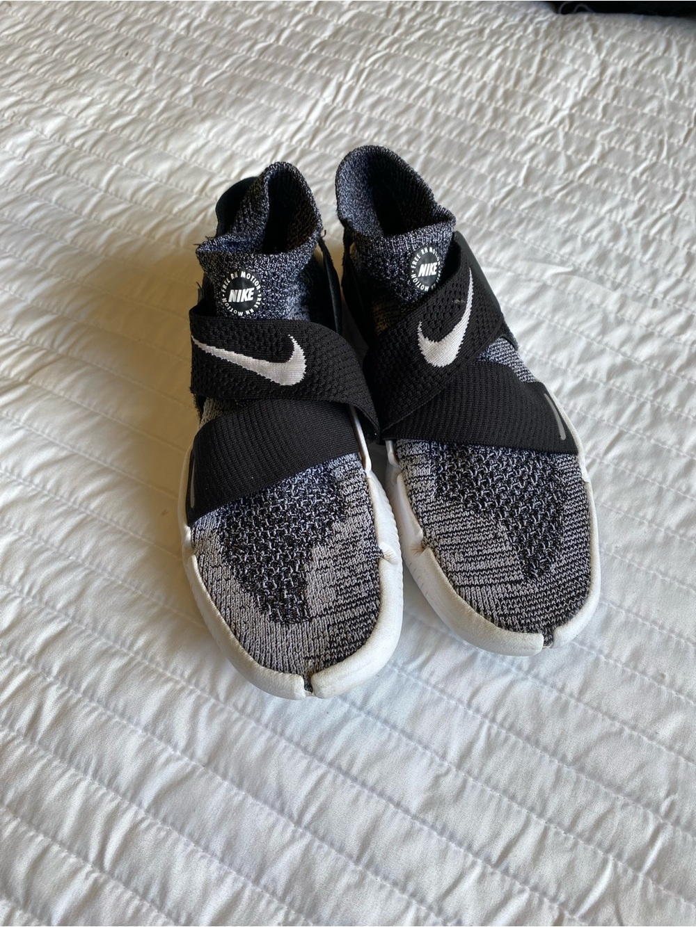 Nike Free RN Motion 2017 Women's Black and White Slip-On Knit Athletic Shoes - Picture 2 of 8